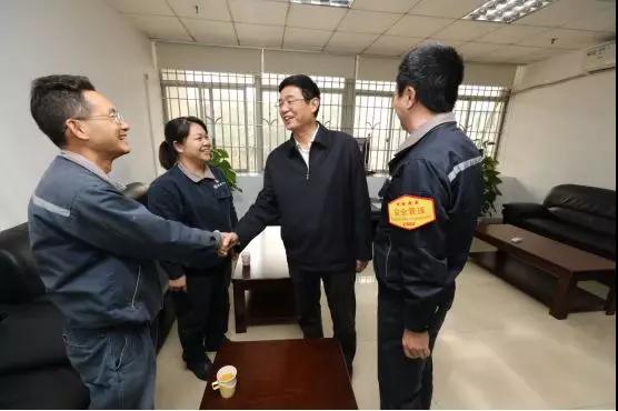 华体(中国)一站式服务平台集团党组成员走访慰问
