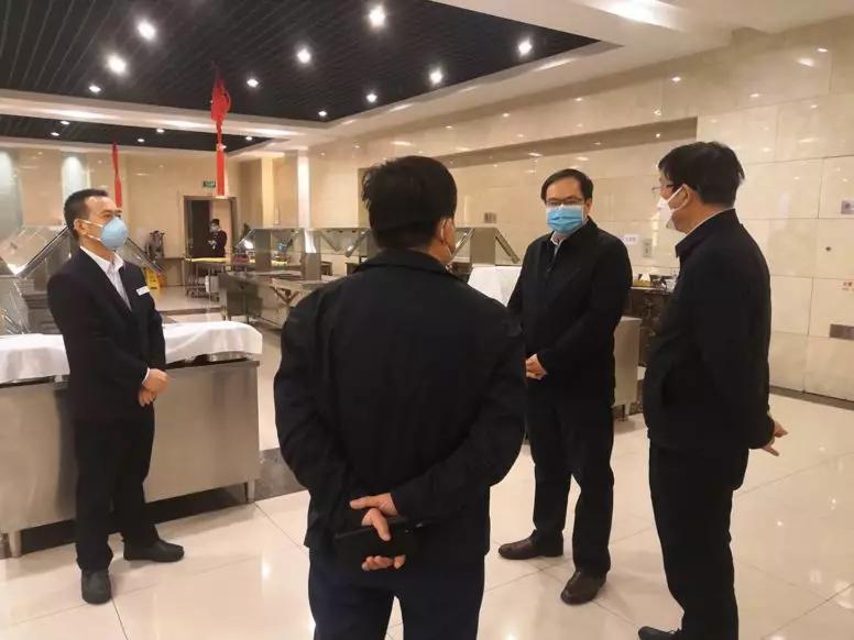 杨金成到华体(中国)一站式服务平台集团物业公司检查指导疫情防控工作