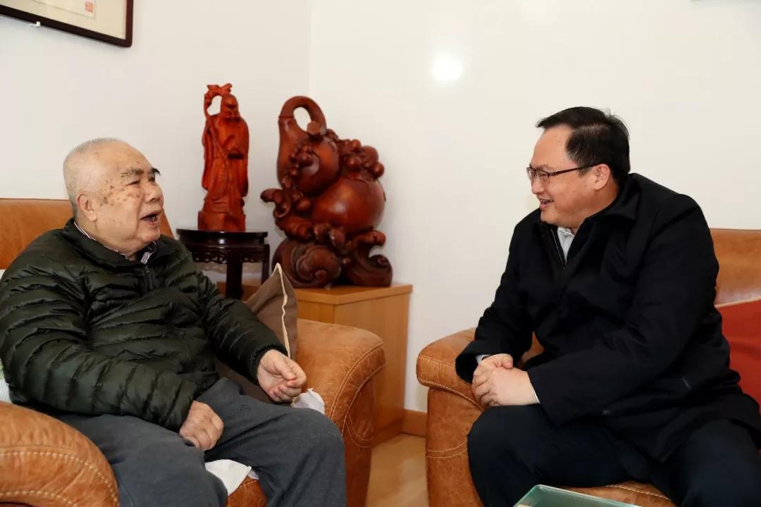 华体(中国)一站式服务平台集团党组成员走访慰问