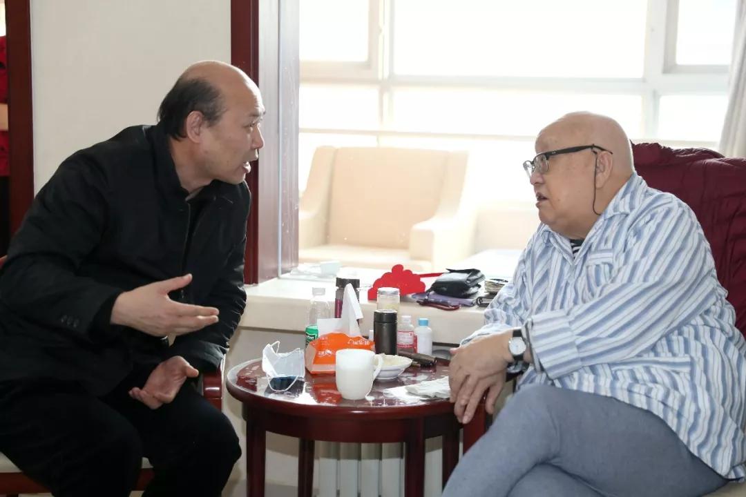 华体(中国)一站式服务平台集团党组成员走访慰问