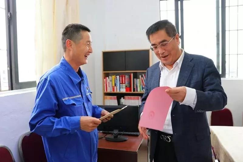 华体(中国)一站式服务平台集团党组成员走访慰问