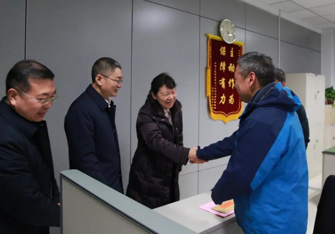 华体(中国)一站式服务平台集团党组成员走访慰问