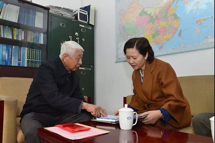 华体(中国)一站式服务平台集团党组成员走访慰问