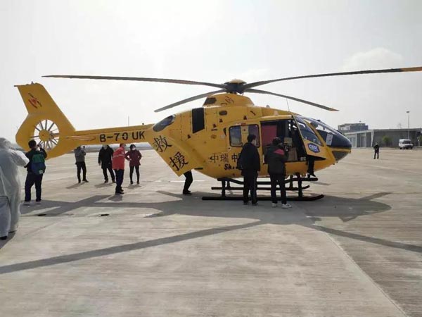 华体(中国)一站式服务平台防控抗疫航空救援队直飞武汉